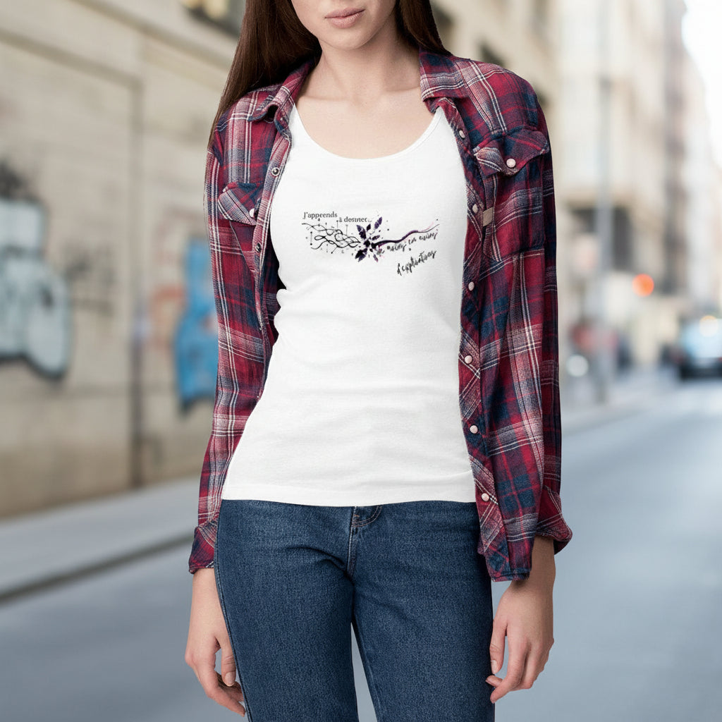 Débardeur femme OwnVie porté avec le design De moins en moins d’explications