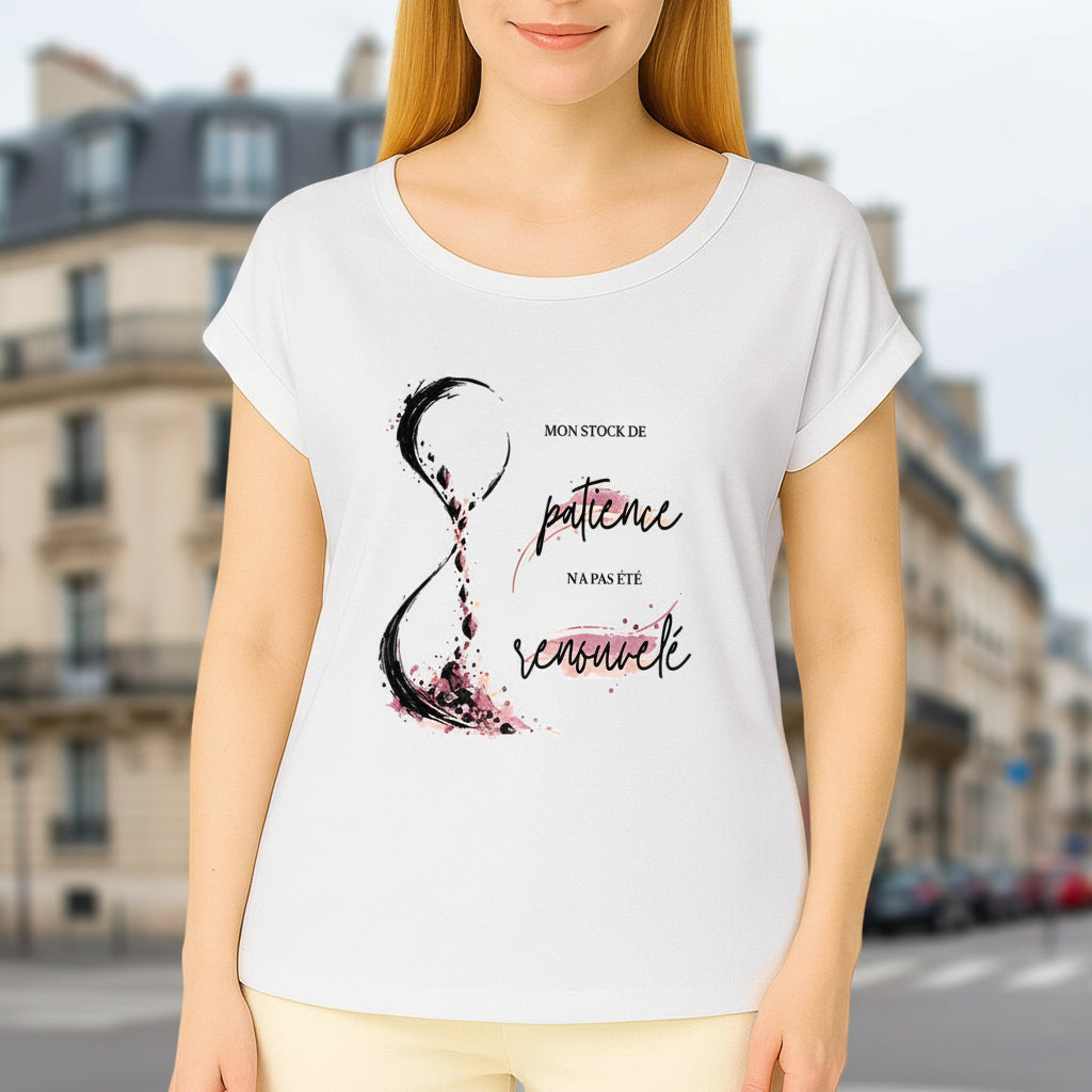 T-shirt femme OwnVie porté avec le design Mon stock de patience