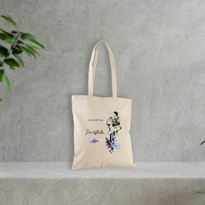 Tote bag OwnVie porté, avec le design « J’avais dit oui. J’ai réfléchi. Non. ».